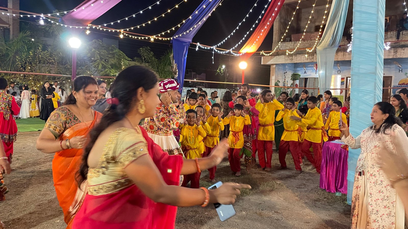  (रायपुर)   दिव्यांग बच्चों ने उमंग और उत्साह से खेला गरबा