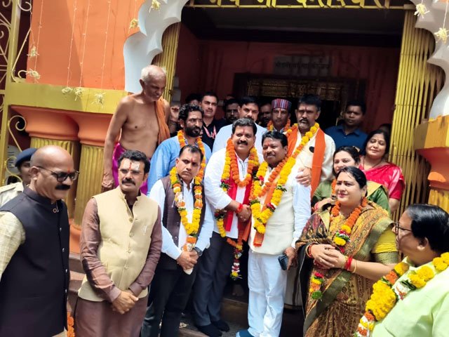 (जगदलपुर) हम बांहें फैलाए खड़े हैं, रेड कार्पेट बिछाए बैठे हैं - विजय शर्मा