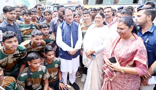 (जशपुरनगर) मुख्यमंत्री से बलरामपुर जिले से चयनित 26 अग्निवीरों ने किया सौजन्य मुलाकात