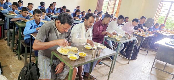 (बकावंड) सामाजिक अंकेक्षण बैठक और न्योता भोज का किया गया आयोजन