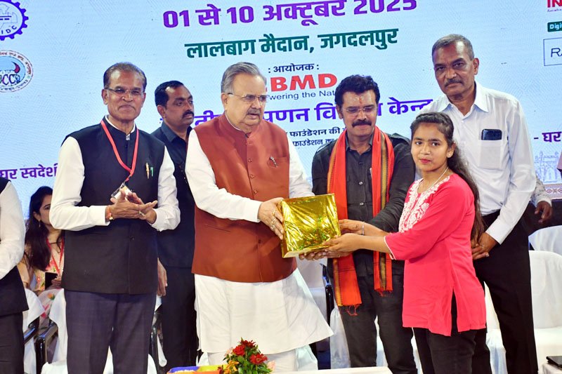 (जगदलपुर) स्वदेशी मेले में विधानसभा अध्यक्ष डॉ. रमन सिंह का आह्वान