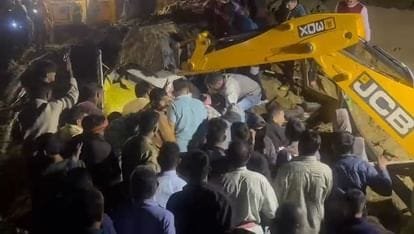 हिमाचल में बड़ा हादसा: बिलासपुर में बस की छत पर गिरा भूस्खलन का मलबा, अब तक 15 लोगों की मौत, कई अंदर फंसे