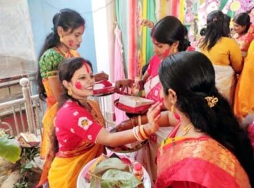 (कांकेर) सिंदूर खेल सुहागिन महिलाओं ने दुर्गा मां को दी विदाई