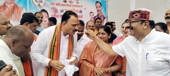 (मनेन्द्रगढ़) स्वास्थ्य मंत्री एवं मनेन्द्रगढ़ विधायक श्याम बिहारी जायसवाल का जन्मदिन आज पूरे क्षेत्र में मना