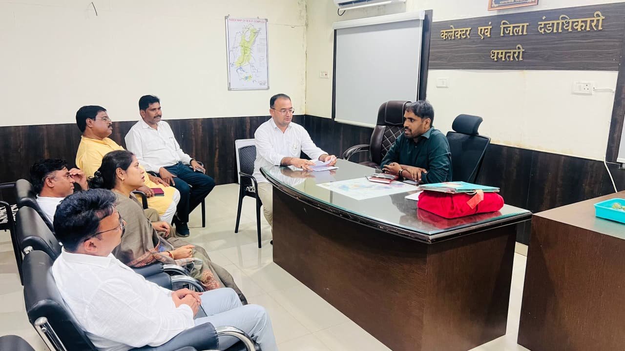 (धमतरी) जिले के विकास कार्यों को लेकर कलेक्टर और भाजपा प्रतिनिधिमंडल के बीच हुई महत्वपूर्ण चर्चा