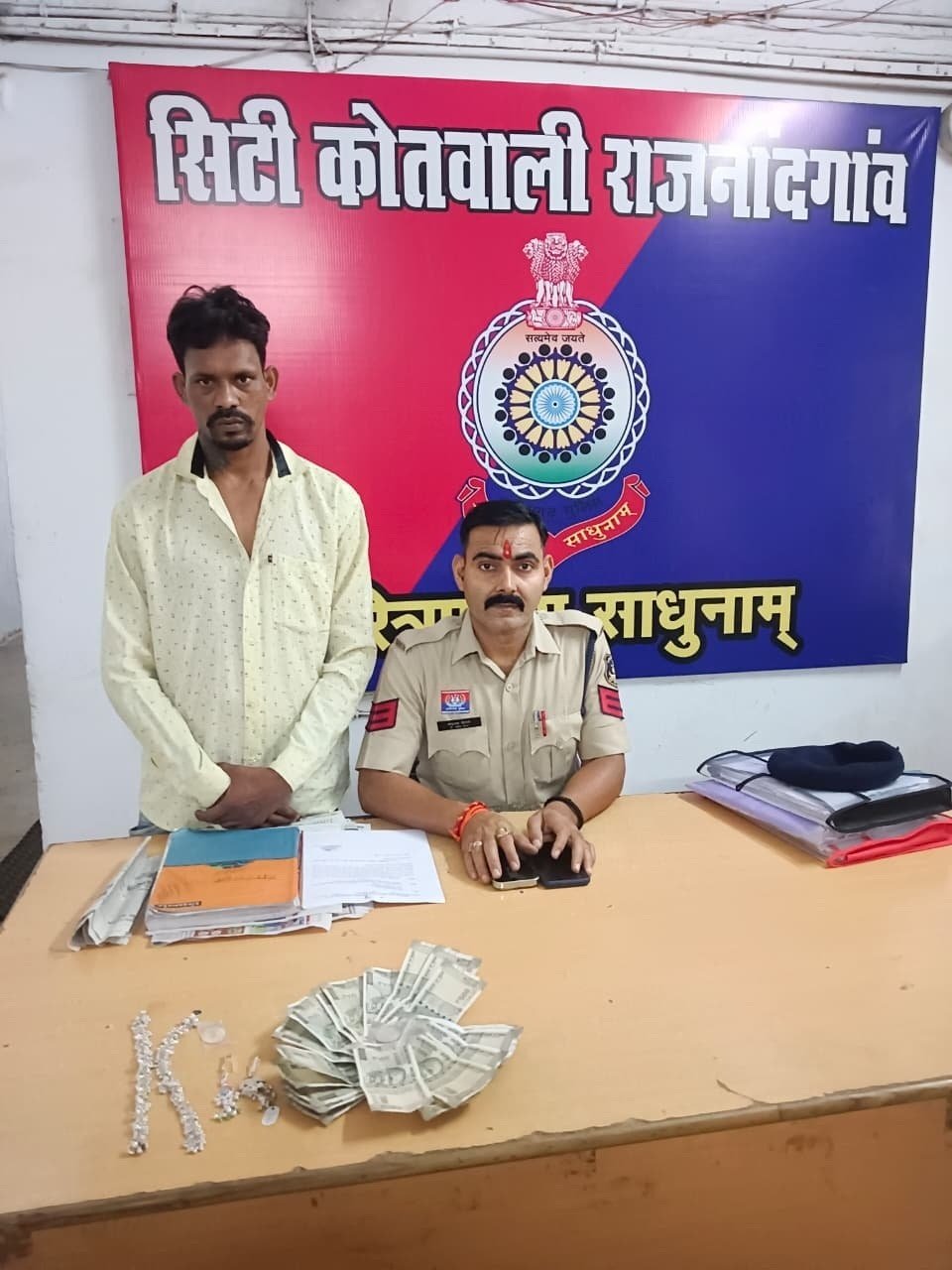  ( राजनांदगांव) कपड़े दुकान में चोरी करने वाला आरोपी गिरफ्तार