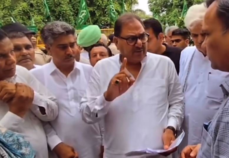बिजली के झटके से तिलमिलाई जनता, इनेलो का सड़कों पर हल्ला बोल ,अभय चौटाला बोले, ये बढ़ोतरी नहीं, अन्याय है