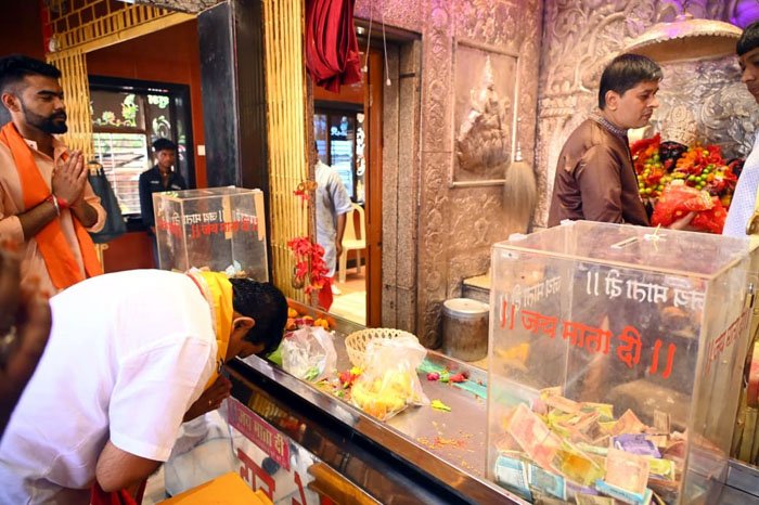 (रायपुर) उपमुख्यमंत्री ने काली माता मंदिर में पूजा-अर्चना कर प्रदेशवासियों की खुशहाली की कामना की