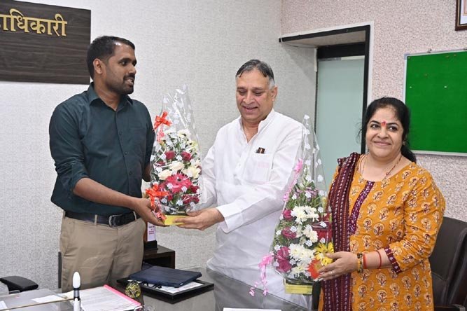 ( धमतरी )ददिव्यांगजनो के उत्पादों का अवलोकन कर प्रभावित हुए नि:शक्तजन आयोग के अध्यक्ष