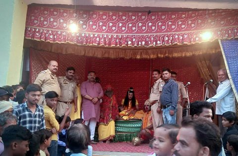 (दूबेपुर/सुल्तानपुर) हसनपुर में रामलीला का हुआ आयोजन,प्रभु श्रीराम के जयकारों से गूंजा पंडाल