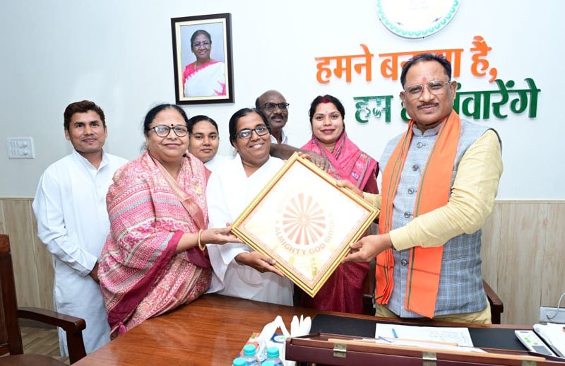 (रायपुर) मुख्यमंत्री विष्णु देव साय से पूर्व विधायक रंजना साहू के नेतृत्व में सिंधी समाज एवं प्रजापिता ब्रह्माकुमारीज़ के प्रतिनिधी मण्डल नें की मुलाक़ात