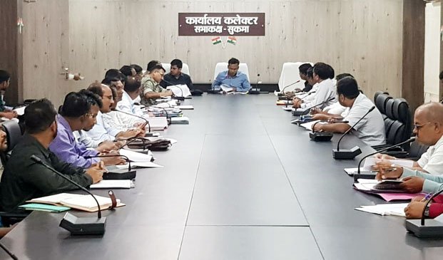 (सुकमा) लंबित प्रकरणों को समय सीमा में करें निराकरण - कलेक्टर  