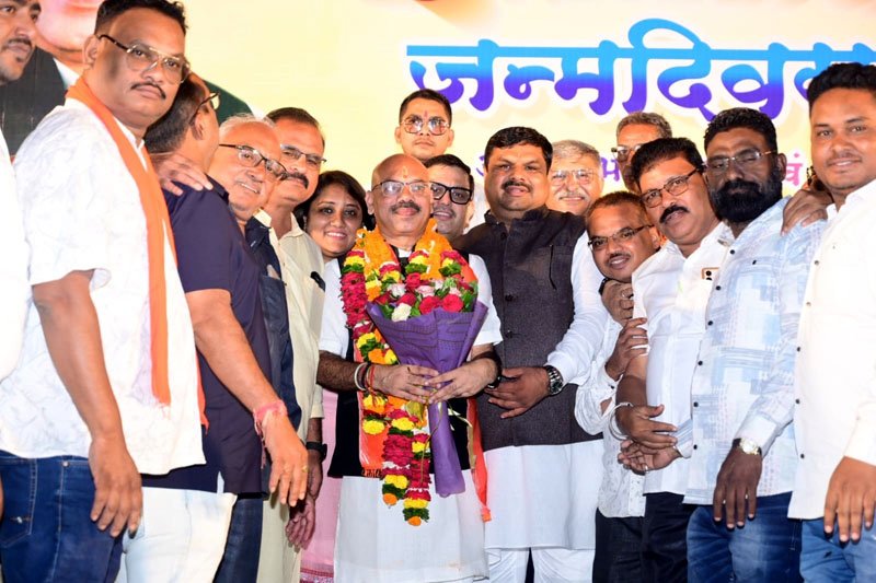 (दुर्ग) जिला भाजपा अध्यक्ष सुरेंद्र कौशिक के जन्म दिवस पर उमड़ा जन सैलाब