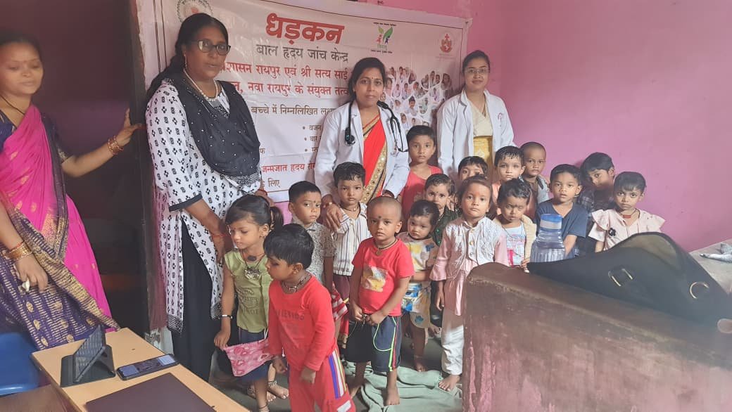 (रायपुर) आंगनबाड़ी एवं शासकीय स्कूलों में नि:शुल्क हृदय जांच जारी*