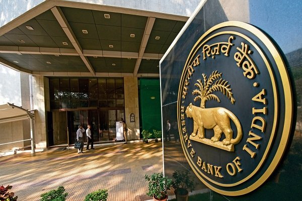 RBI ने सुप्रीम कोर्ट के आदेश को किया लागू, कर्जदारों को मिली बड़ी राहत