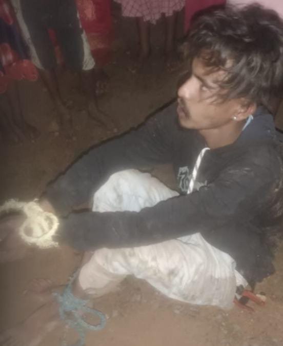 (बालोद) चोरी करने घुसे युवक को ग्रामीणों ने पकड़कर की पिटाई, दो नाबालिग साथी भी गिरफ्तार