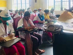 (कोरिया) वनांचल में प्लास्टिक मुक्त पहल- मझगवां में थैला और ठोंगा निर्माण शुरू