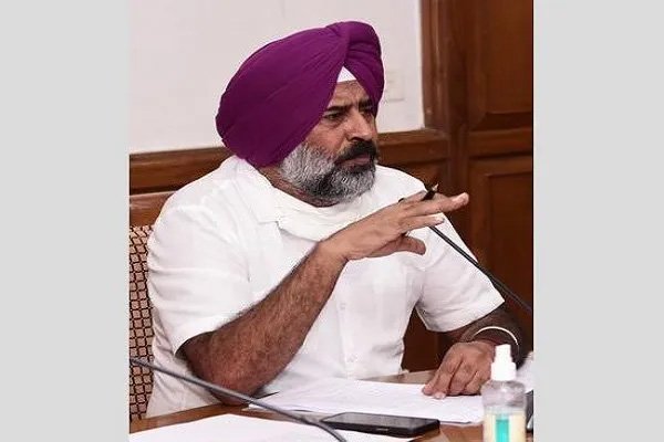 एनएचएम का 450 करोड़ रोकना निंदनीय, केंद्र और आप सरकार की लड़ाई में आम लोगों को पीसना गलत : परगट सिंह