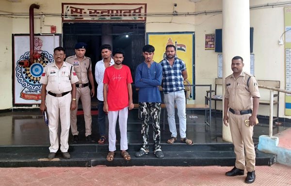 (राजनांदगंाव) शांति व्यवस्था को भंग करने वाले चार लोगों के खिलाफ कार्यवाही