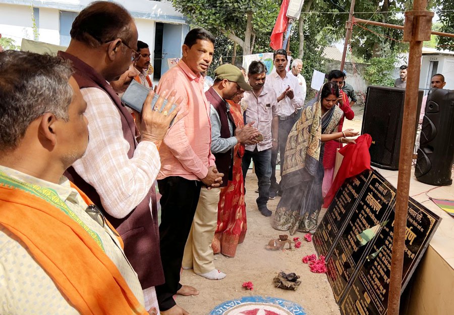 (धमतरी) रंजना साहू ने किया ग्राम दर्री में लाखों के विकास कार्यों का लोकार्पण एवं भूमिपूजन