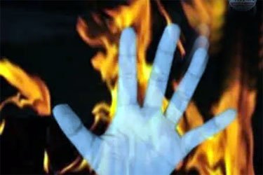 (रायपुर) महिला थाने के बाहर आत्मदाह करने वाली महिला की मौत, पुलिस पर उठे सवाल