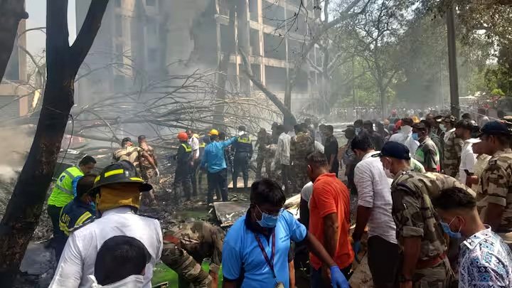 अहमदाबाद विमान हादसा: करीब 200 लोगों के डीएनए सैंपल लिए गए, कुछ शवों की पहचान हुई