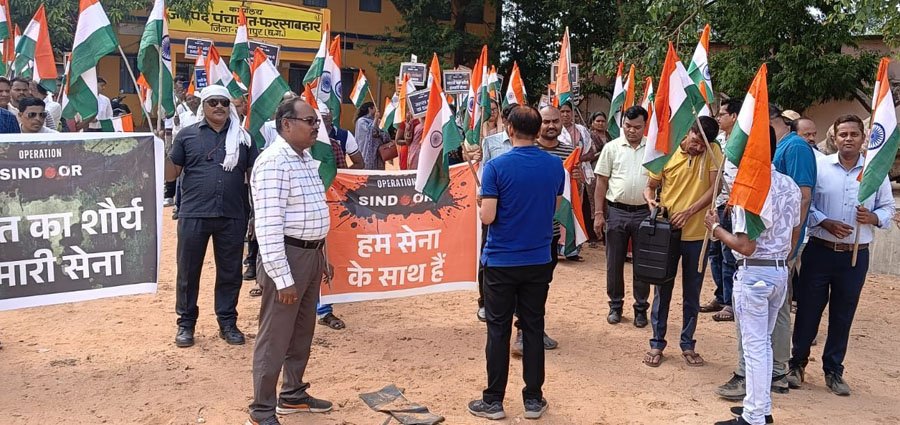 (जशपुर) देशभक्ति गीत के साथ ग्राम पंचायतों और नगरीय निकाय में निकाली गई तिरंगा यात्रा