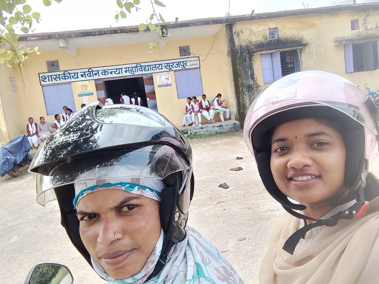 (सूरजपुर) सूरजपुर में महिला रक्षा टीम स्कूल-कालेज की छात्राओं से सीधा कर रही संवाद