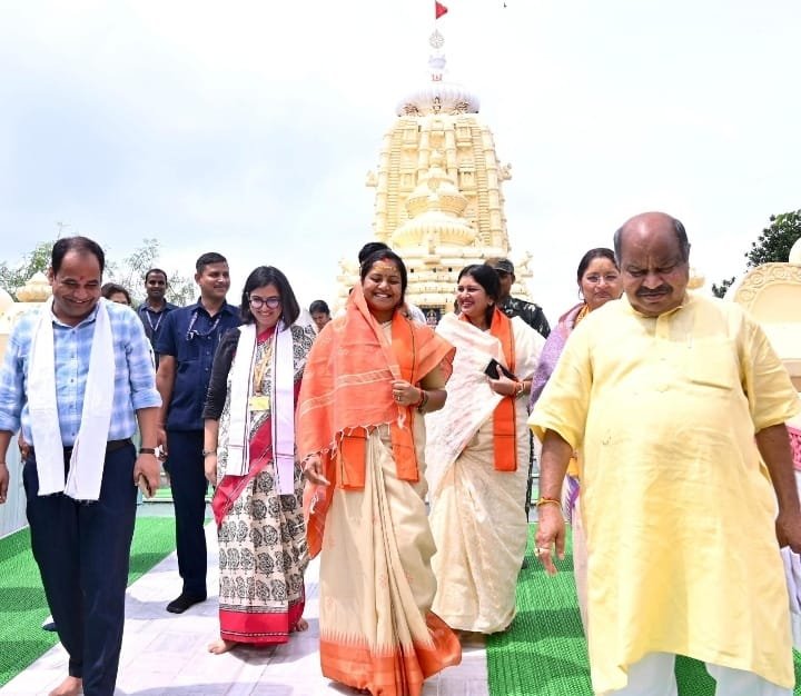 (रायपुर) प्रधानमंत्री मोदी के जन्मदिवस पर केंद्रीय मंत्री अन्नपूर्णा देवी ने भगवान जगन्नाथ का लिया आशीर्वाद