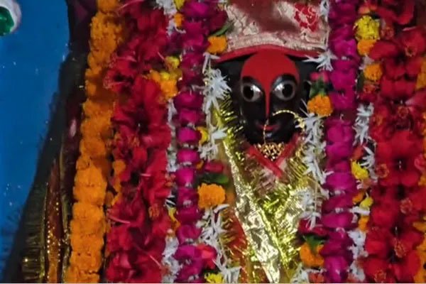 वाराणसी : महानवमी पर मां सिद्धिदात्री के दर्शन को उमड़े श्रद्धालु, ‘मां’ के जयकारे से गूंज उठा मंदिर परिसर