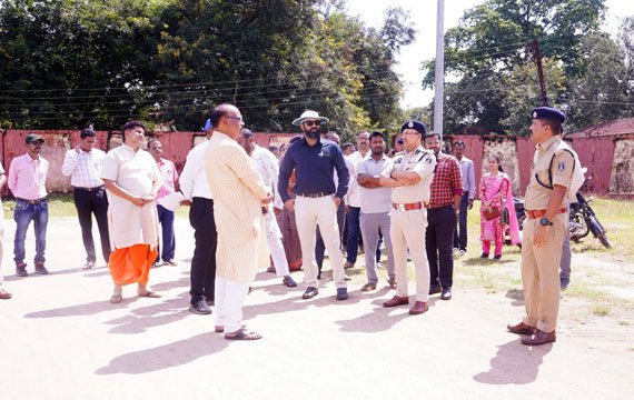 (जशपुरनगर) कलेक्टर व्यास ने रणजीता स्टेडियम का किया निरीक्षण