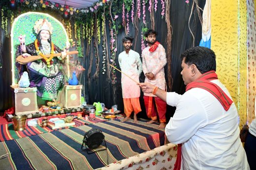 (कवर्धा) श्रद्धा और शक्ति के प्रतीक नवरात्र में माँ दुर्गा की आराधना कर उपमुख्यमंत्री शर्मा ने दिया सद्भाव का संदेश
