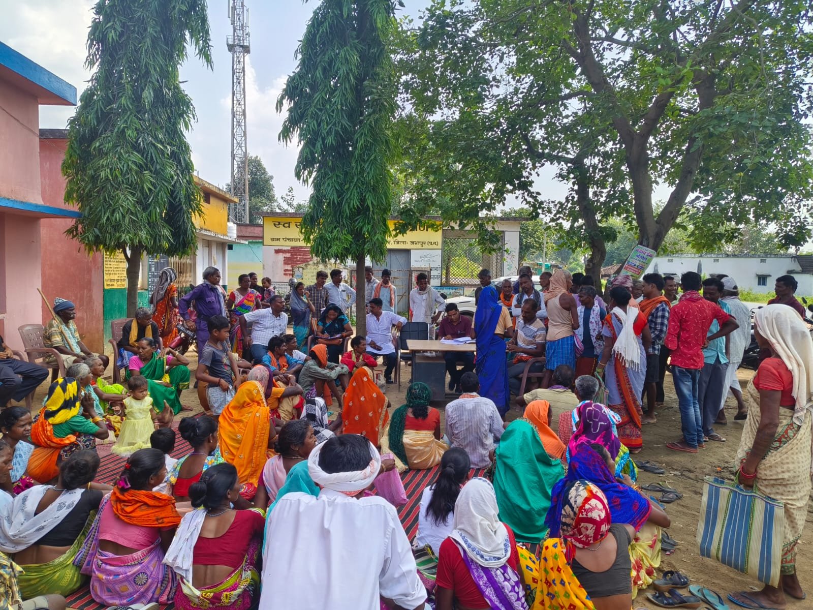 (जशपुर) भूमि पूजन और गृह प्रवेश कार्यक्रम में हितग्राही उत्साह से ले रहे भाग
