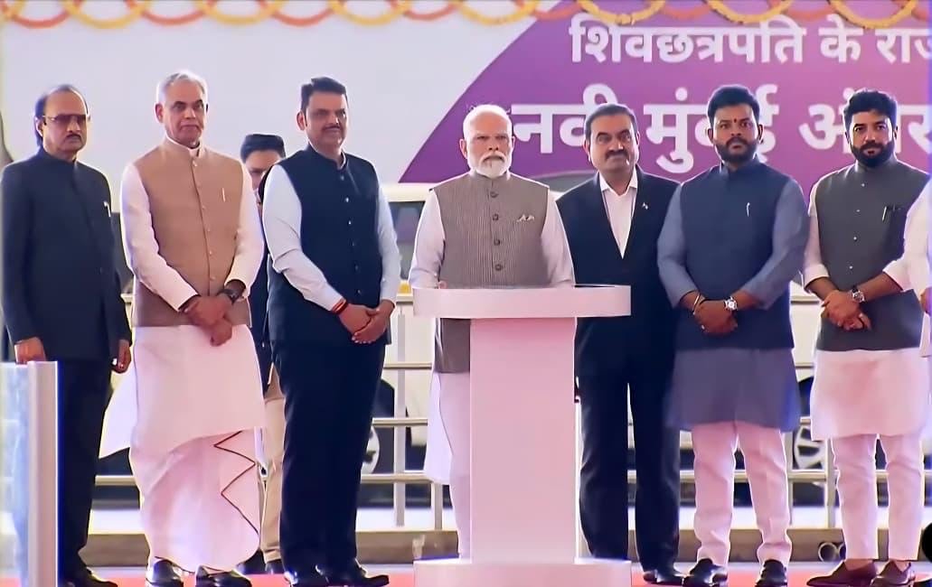 प्रधानमंत्री नरेंद्र मोदी ने किया नवी मुंबई अंतरराष्ट्रीय हवाई अड्डे का उद्घाटन