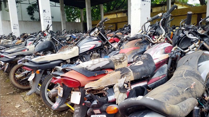 (बलौदाबाजार-भाटापारा)इराजसात वाहनों की नीलामी से 19,84,700 राजस्व की प्राप्ति