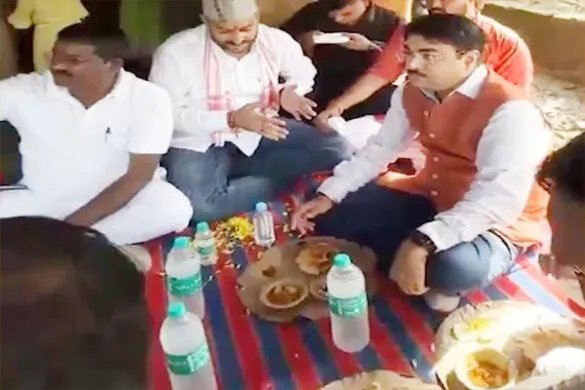 दलित के घर भोजन पर था बहिष्कार, मंत्री ने तोड़ी सामाजिक बेड़ियां; खुद पहुंचकर साथ खाई रोटी