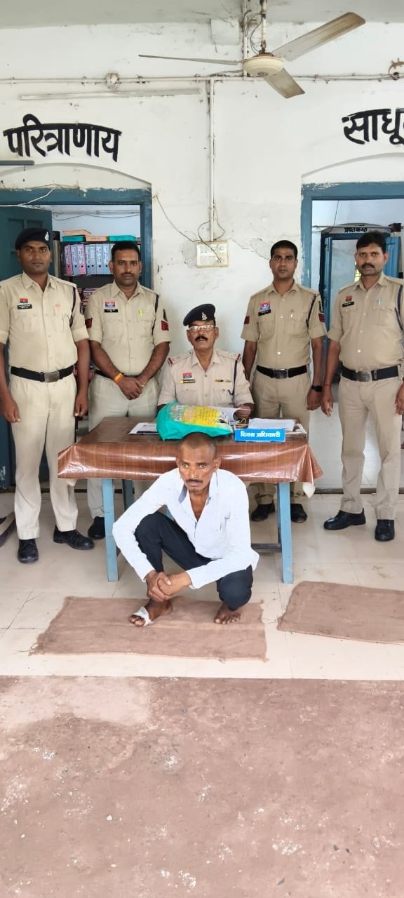  (  मुंगेली )ऑपरेशन बाजके तहत अवैध गाजा तस्कर गिरफ्तार 