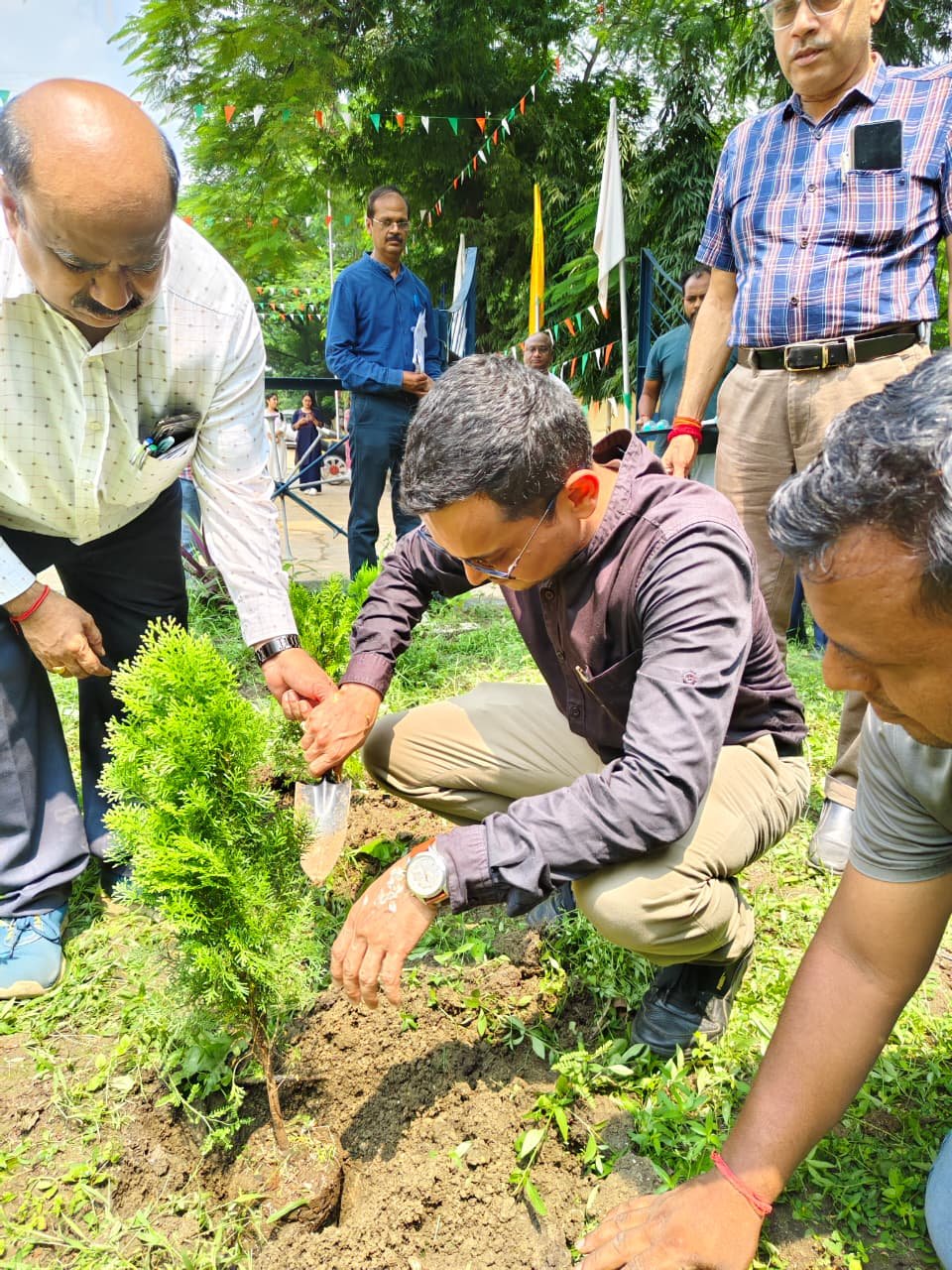 (रायपुर) स्वच्छता ही सेवा 2025 "स्वच्छोत्सव" अभियान के अंतर्गत वृक्षारोपण कार्यक्रम का सफल आयोजन