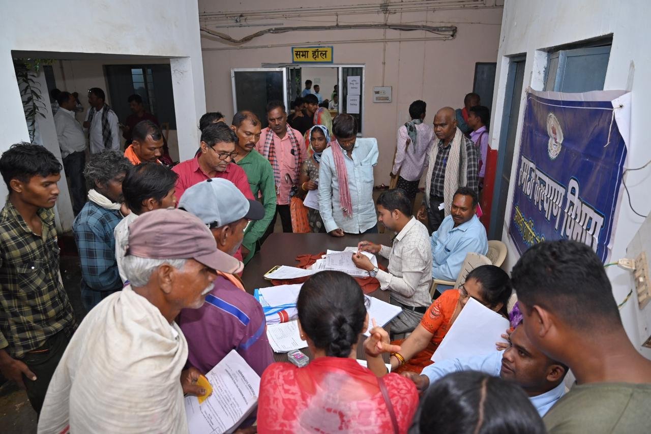 (धमतरी) सेवा पखवाड़ा दिवस पर विभिन्न विभागों के शिविर का सफल आयोजन