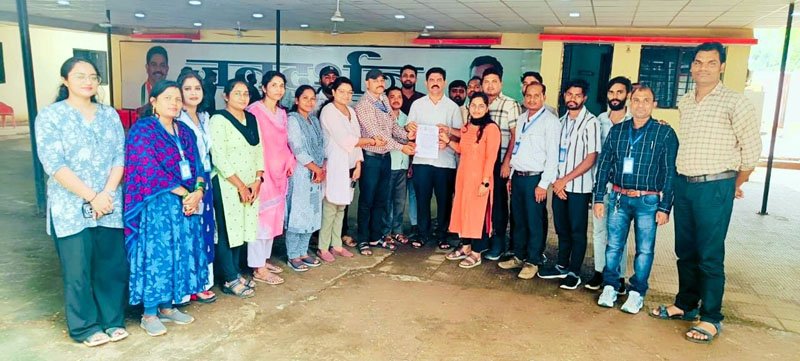 (जगदलपुर) चुनावी वादा निभाए और संविदा कर्मचारियों को नियमित करें साय सरकार - विधायक विक्रम मंडावी