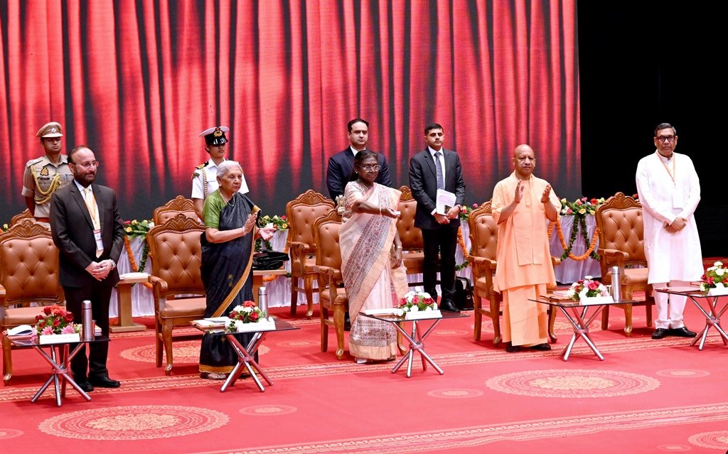 राष्ट्रपति द्रौपदी मुर्मु ने महायोगी गोरखनाथ विश्वविद्यालय, गोरखपुर के नवनिर्मित भवनों का लोकार्पण एवं न्यू गर्ल्स हॉस्टल का शिलान्यास किया