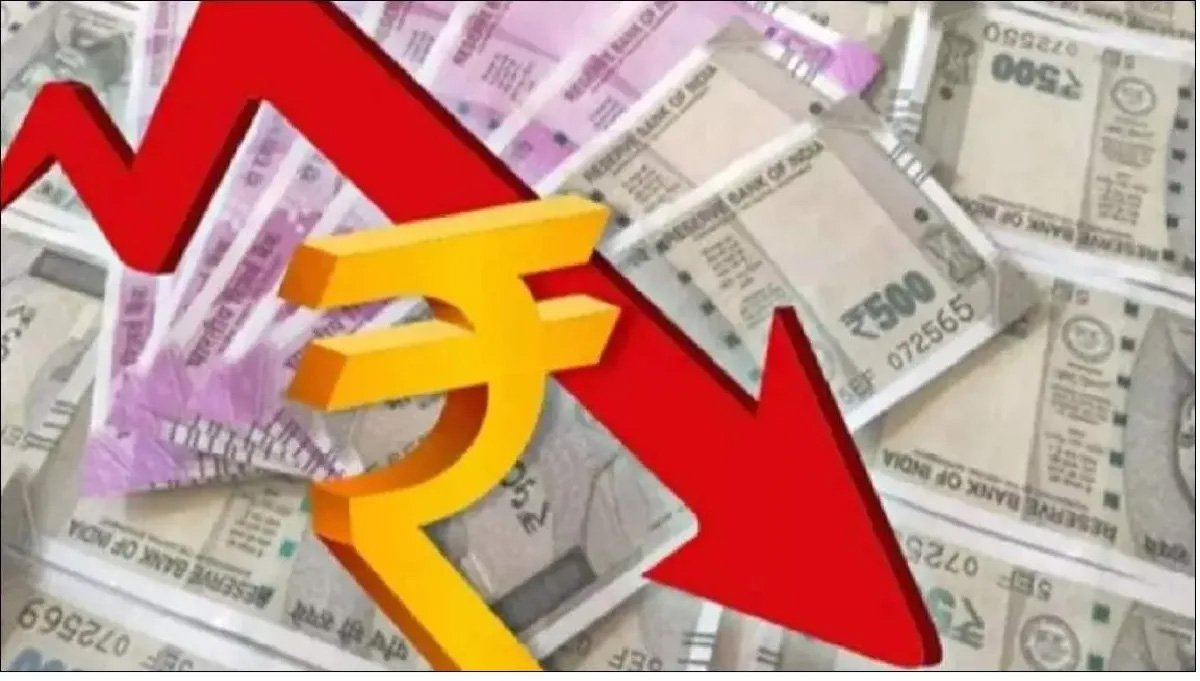डॉलर के मुकाबले लुढ़कते रुपये से बढ़ेगी महंगाई, ये जरूरी सामान हो सकते हैं महंगे