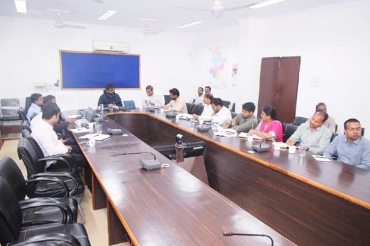 (जशपुरनगर )कलेक्टर श्री रोहित व्यास ने जनपद पंचायत, एनआरएलएम और समाज कल्याण विभाग की ली समीक्षा बैठक
