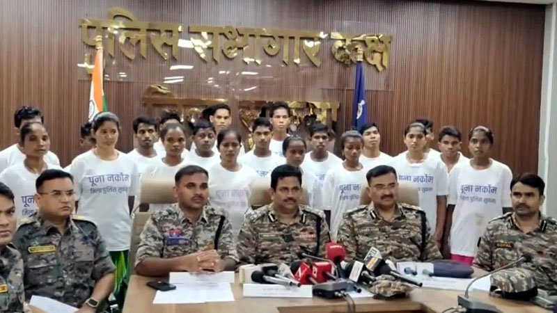 (सुकमा) सुकमा में बड़ी कामयाबी: 1.18 करोड़ के इनामी 23 नक्सलियों ने किया आत्मसमर्पण