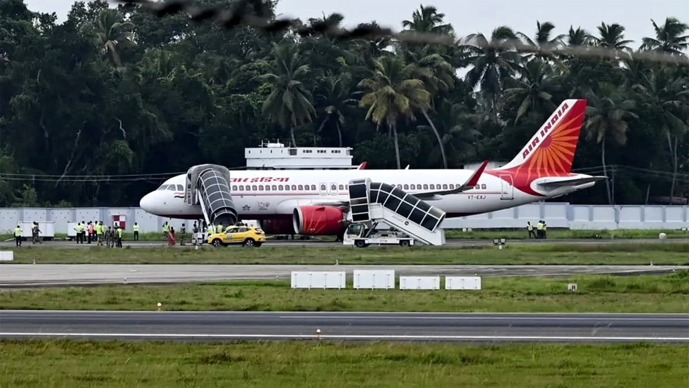 ड्यूटी टाइम पूरा हो गया, पेरिस से दिल्ली आ रही फ्लाइट को जयपुर में ही छोड़कर भाग गए पायलट