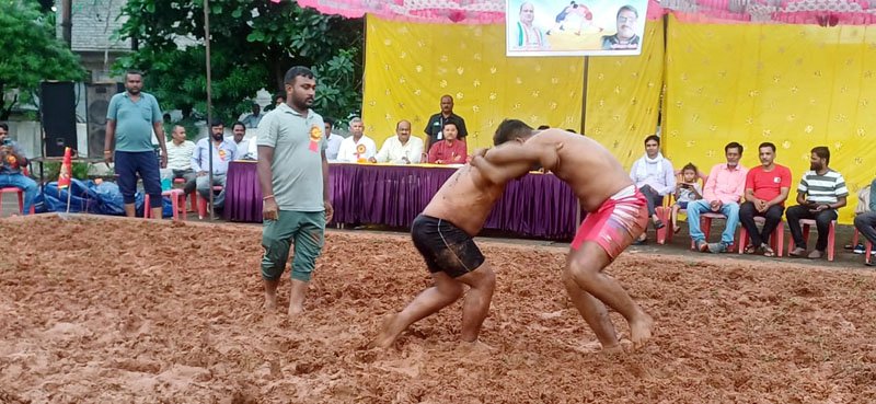 (कोरबा) विराट दंगल में पहलवानों ने दिखाया दम
