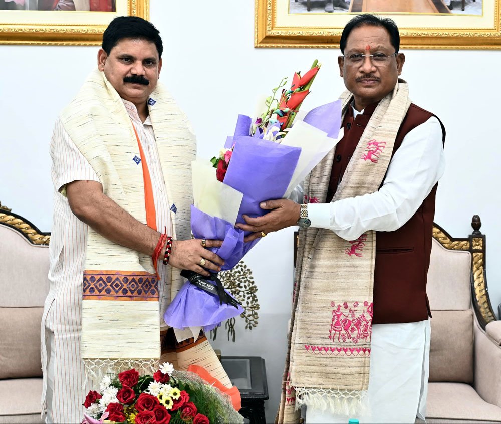 (रायपुर) मुख्यमंत्री से केन्द्रीय कोयला एवं खान राज्य मंत्री सतीश चन्द्र दुबे ने की सौजन्य मुलाकात