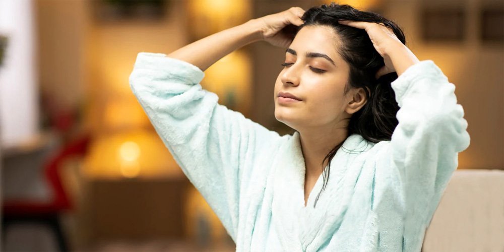 सिर पर तेल लगाते समय न करें ये 5 गलतियां, बालों को हो सकता है नुकसान