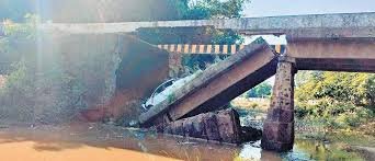 मयाली-बधाणी मार्ग पर पौंठी गदेरे का पुल बहा, आवाजाही ठप