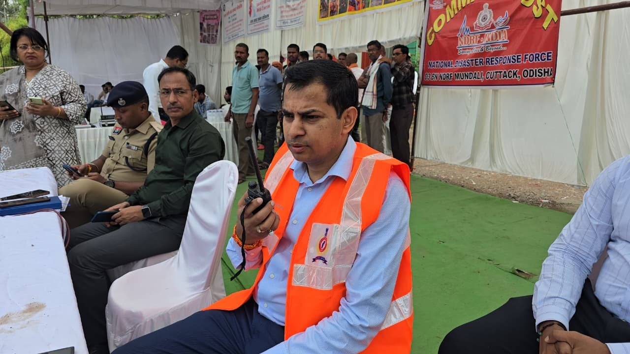 (दुर्ग) छत्तीसगढ़ में राज्य स्तरीय बाढ़ आपदा मॉकड्रिल आयोजित: शिवनाथ नदी तट पर 40 से अधिक ग्रामीणों का रेस्क्यू